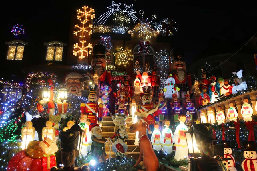 NYC: Dyker Heights Christmas Lights Tour with Hot Cocoa - Key points to know before booking