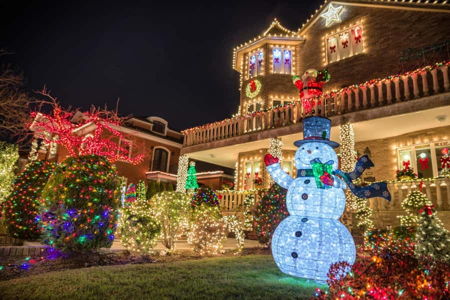 NYC: Dyker Heights Christmas Lights Tour with Hot Cocoa - Why Dyker Heights is worth the ride from Manhattan