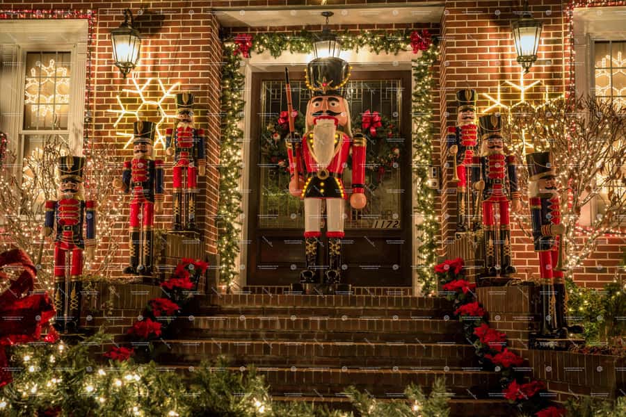 NYC: Dyker Heights Christmas Lights Tour with Hot Cocoa - City views on the coach ride to Brooklyn