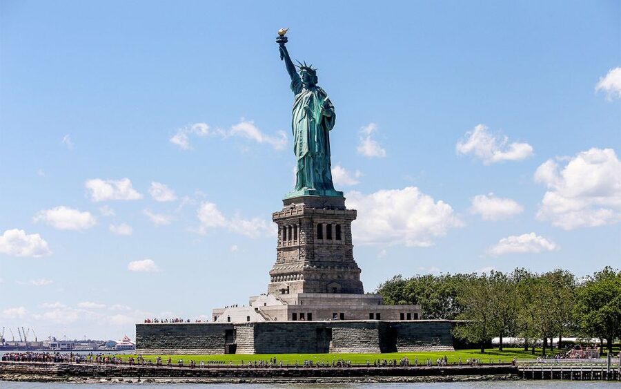NYC: Ellis Island Private Tour with Liberty Island Access - Is $718 per person a fair price?