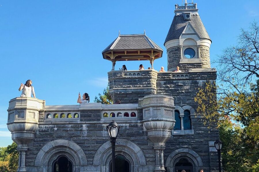 NYC: English or German Central Park Bike Tour & eBike Option - Who Will Enjoy This Central Park Ride