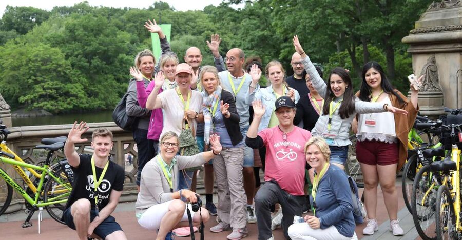 NYC: English or German Central Park Bike Tour & eBike Option - Loeb Boathouse and Shakespeare Garden