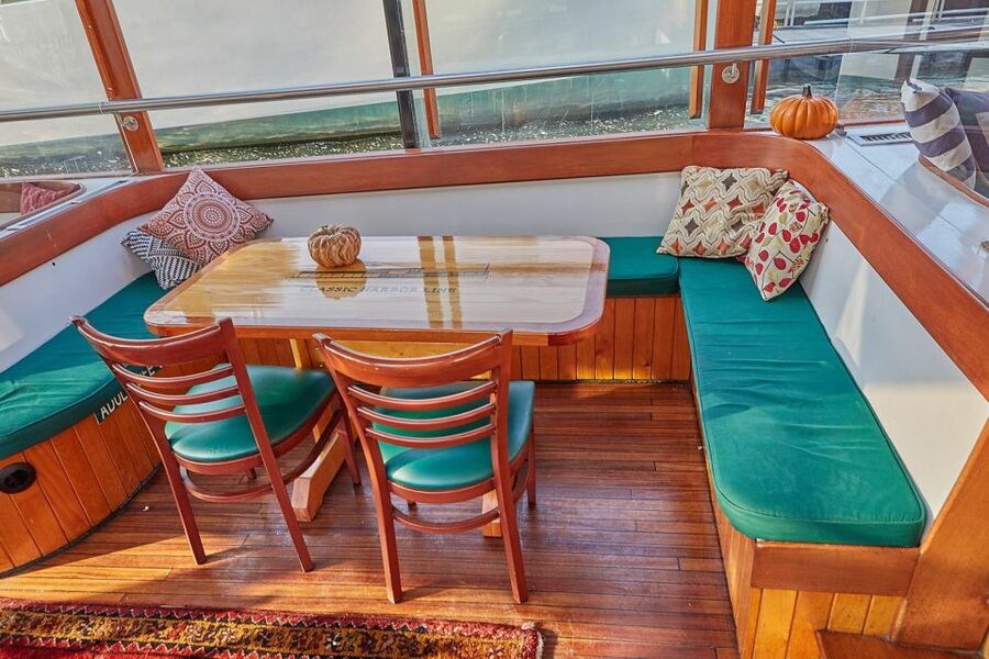 NYC: Evening Jazz Cruise on the Yacht Manhattan - Battery Park, Wall Street, and South Street Seaport