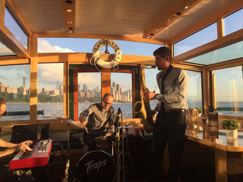 NYC: Evening Jazz Cruise on the Yacht Manhattan - Choosing the salon or the open deck