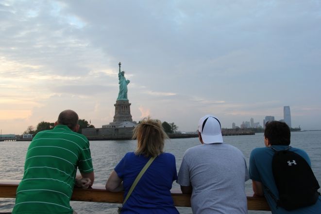 NYC: Evening Jazz Cruise on the Yacht Manhattan - What is included at the bar