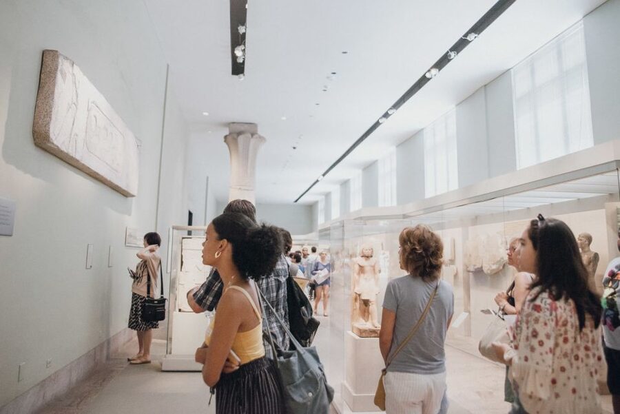 NYC: Express Highlights Tour of the MET Museum - Storytelling makes the short stops count
