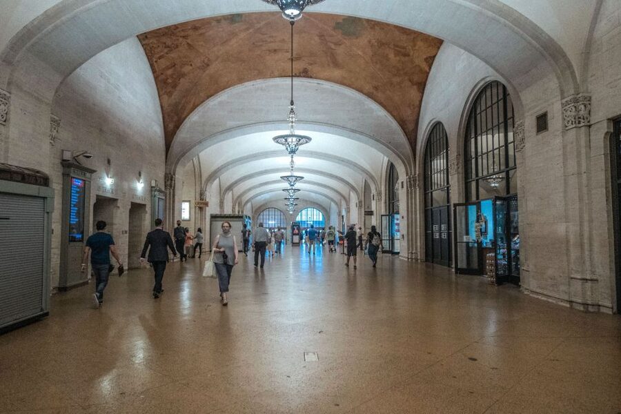 NYC | French guided tour Grand Central & Midtown - Vanderbilt Hall and Grand Central’s grand interior
