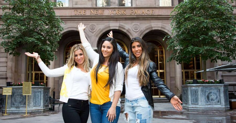 NYC: Gossip Girl Sites Bus Tour - Vera Wang, Blair’s wedding story, and fashion stops