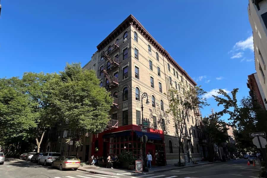 NYC: Greenwich Village Food Tour - Greenwich Village through television and music landmarks