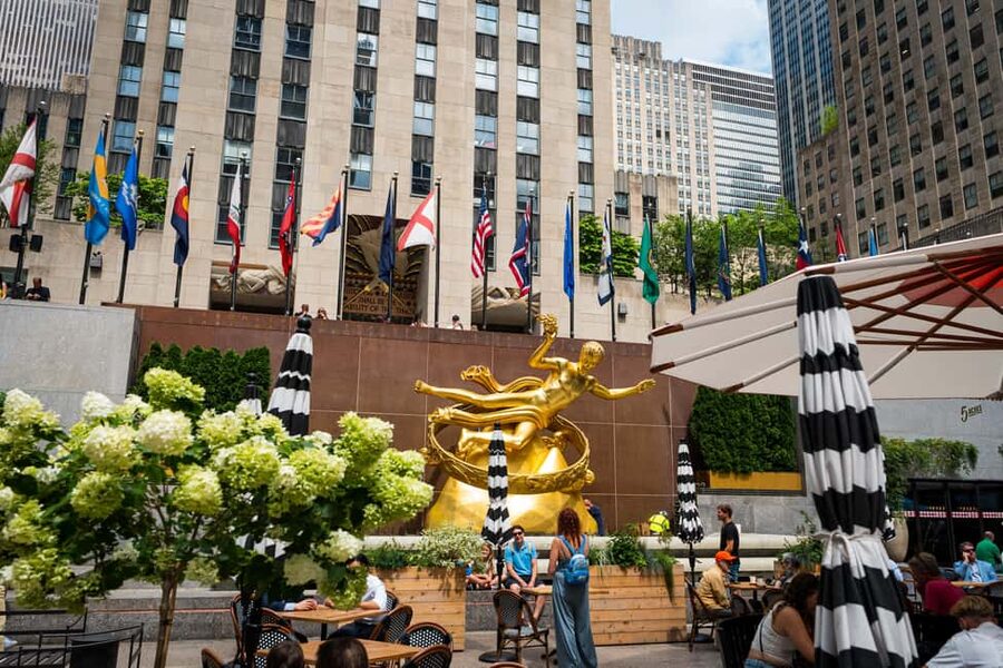 NYC: Half-Day Luxury Bus Tour of Top Highlights - Central Park, the Dakota, and Fifth Avenue