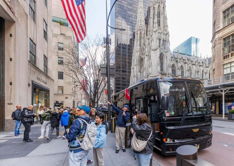 NYC: Half-Day Luxury Bus Tour of Top Highlights - SoHo, Chinatown, and Lower Manhattan
