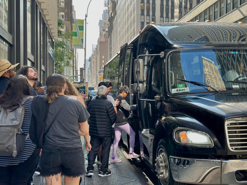 NYC: Half-Day Luxury Bus Tour of Top Highlights - Pier 17 and the Brooklyn Bridge view