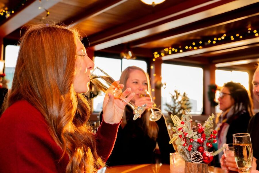 NYC: Holiday Yacht Cruise with Jazz, Cocoa & Carols - A Christmas cruise with a real New York setting