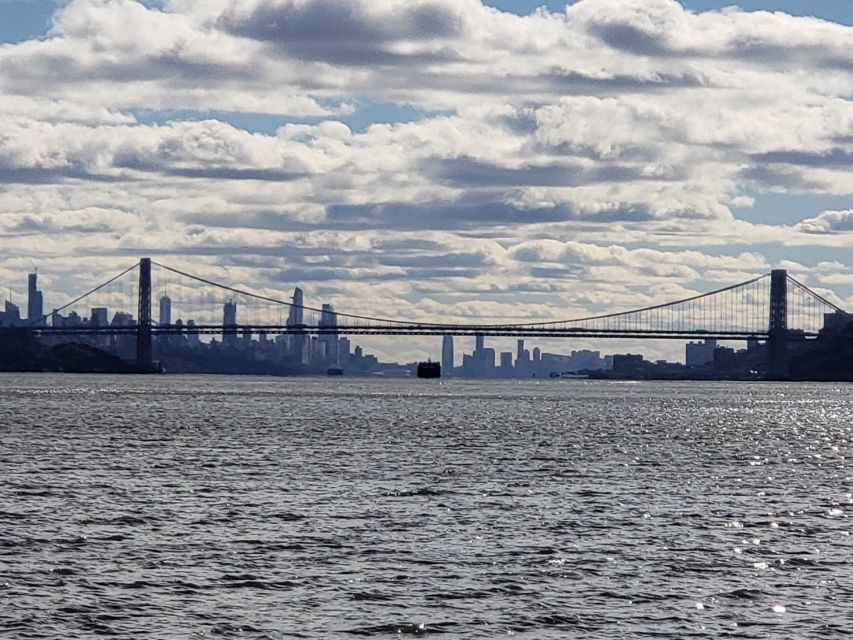 NYC: Hudson River Fall Foliage Yacht Tour - Manhattan, the Upper West Side, and George Washington Bridge