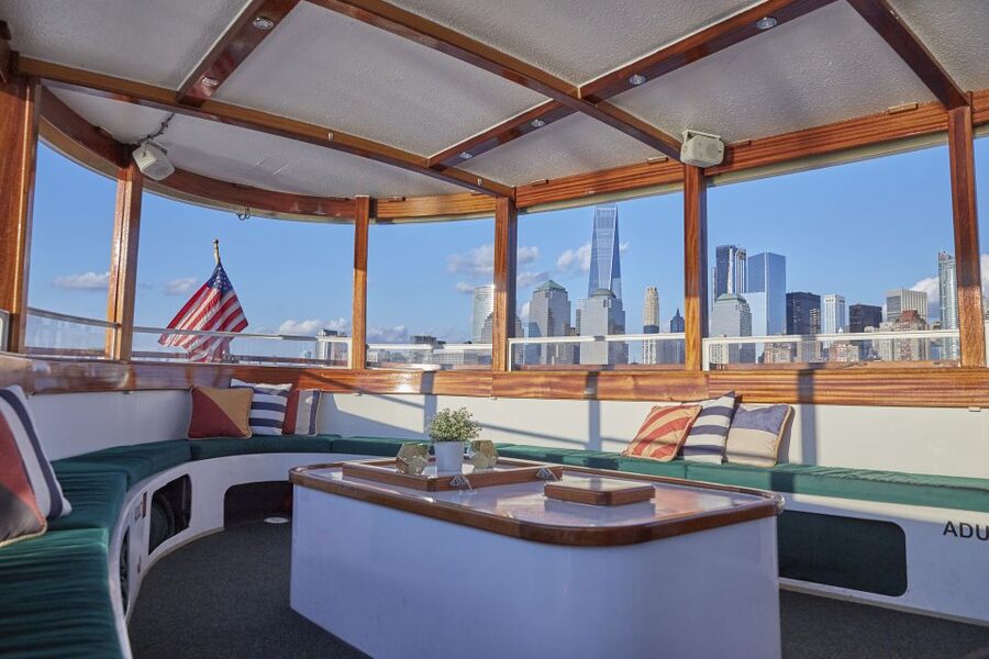 NYC: Hudson River Fall Foliage Yacht Tour - How much guiding should you expect?