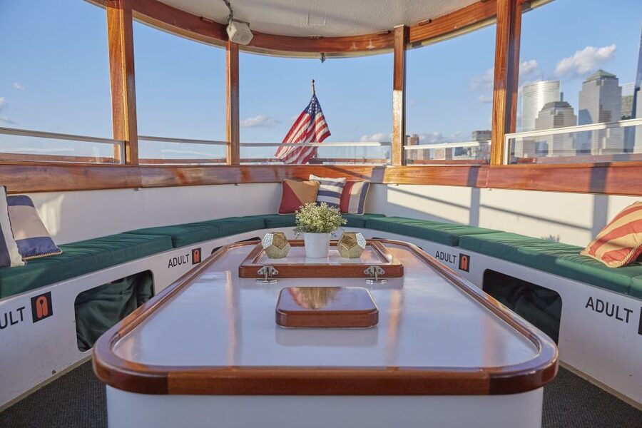 NYC: Hudson River Fall Foliage Yacht Tour - Heading north along the tree-lined Hudson
