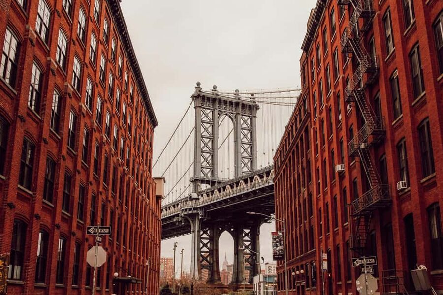 NYC: Iconic Brooklyn - Bridge, Dumbo & Coney Island tour - What the guides add to the day