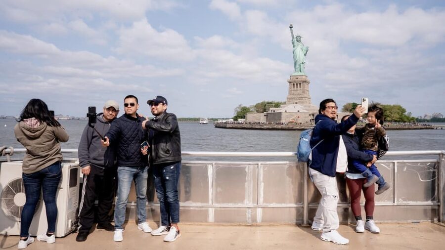 NYC: Liberty Cruise on New York Harbor with Live Guide - Getting close to Lady Liberty