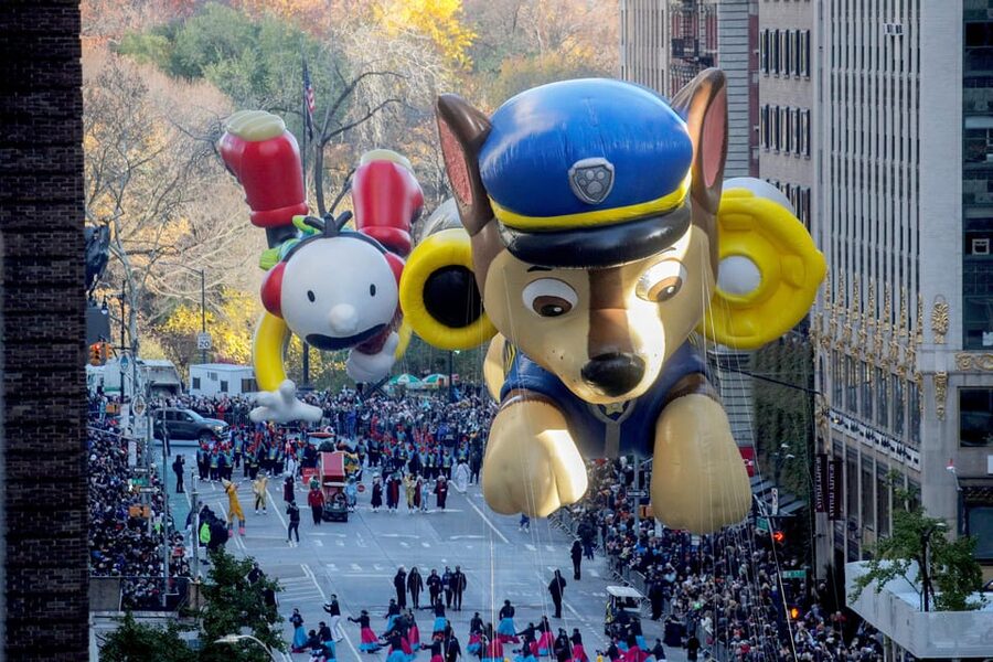 NYC: Macy's Thanksgiving Day Parade Premium Viewing Brunch - Brunch, cocktails, and the value of staying indoors