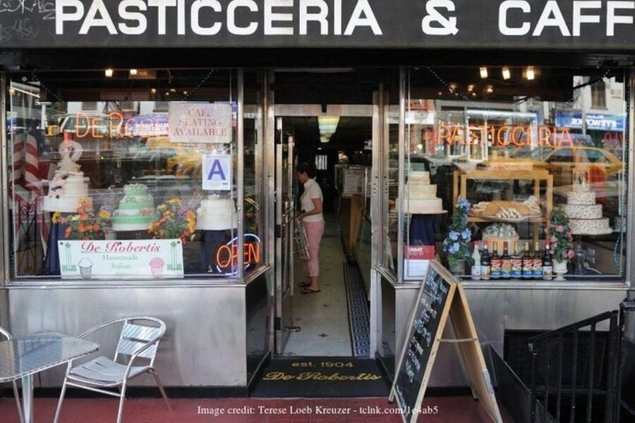 NYC: Mafia Experience and Local Food with NYPD Guide - The cannoli finish at 111 Mulberry Street