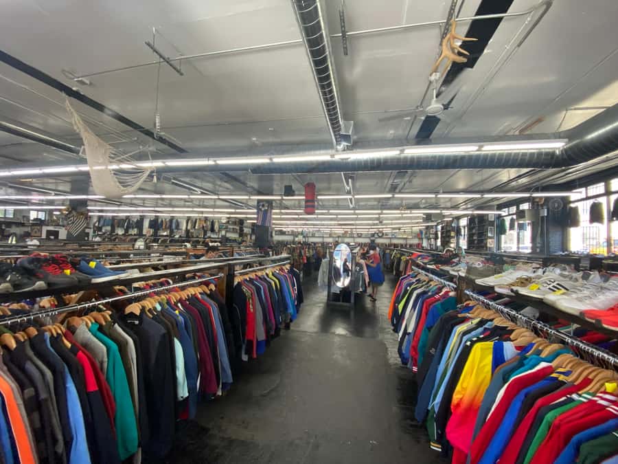 NYC: Manhattan Secondhand Shopping Day Tour - Why a personal shopper helps in Manhattan