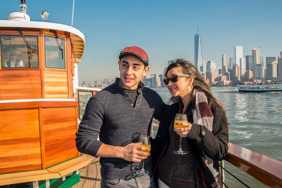 NYC: Manhattan Skyline Brunch Cruise with a Drink - Settling in for the three-course brunch