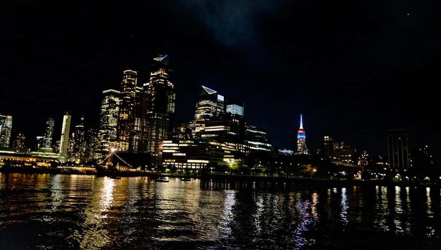 NYC: Manhattan Skyline Dining Cruise - Who will enjoy this cruise most