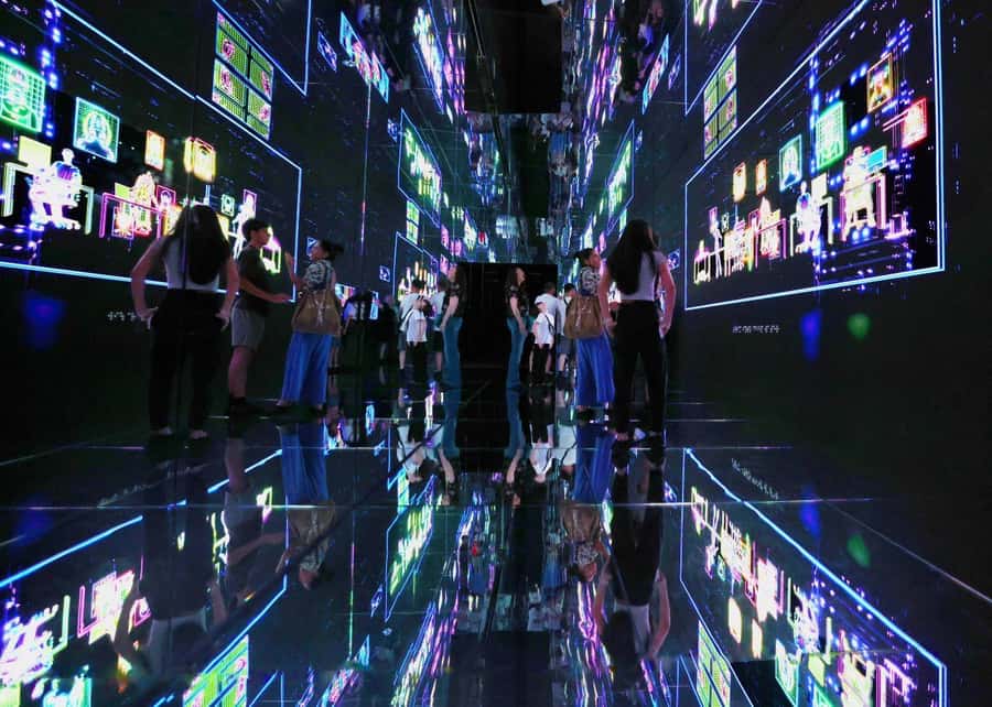 NYC: Mercer Labs Museum of Art and Technology - The 507,000-LED infinity room is the visual centerpiece