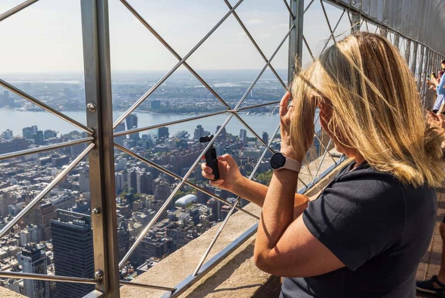 NYC: Midtown, Empire State Building & Top of the Rock Tour - Bryant Park in a quick 15-minute visit
