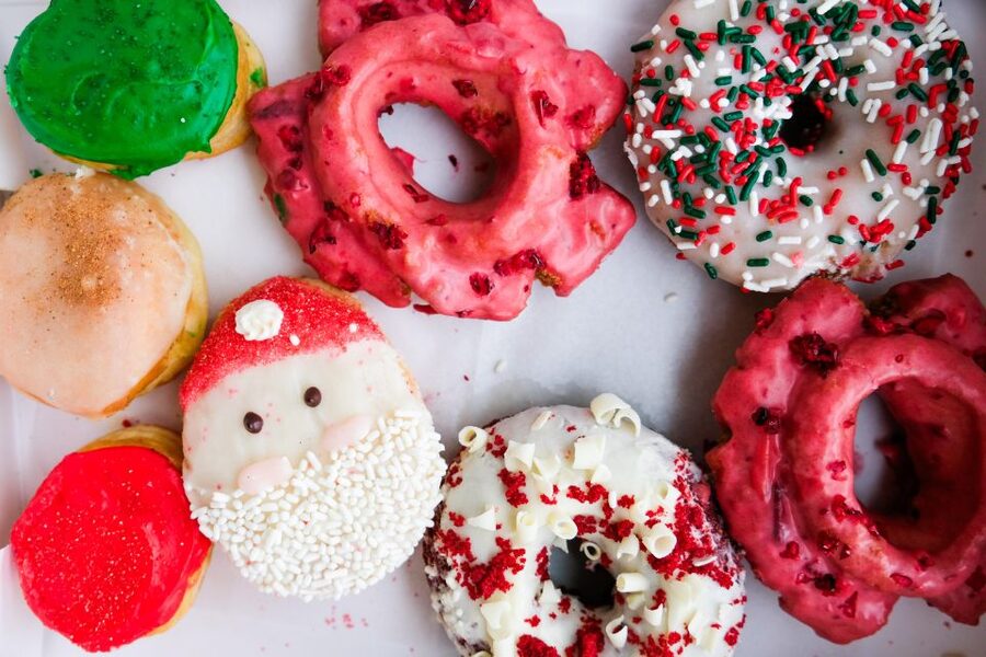 NYC: Midtown Holiday Donut and Hot Chocolate Adventure - Who should book this Midtown donut walk?
