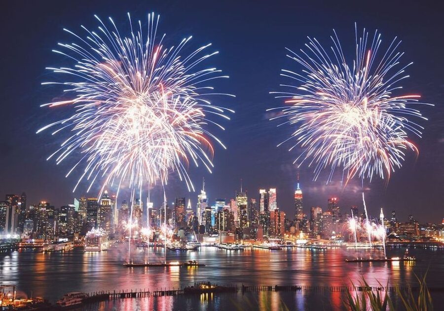 NYC: New Year's Eve Buffet Dinner Fireworks Harbor Cruise - Who should book this cruise?