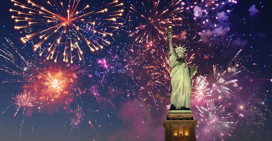 NYC: New Year's Eve Buffet Dinner Fireworks Harbor Cruise - Boarding, timing, and the first hour