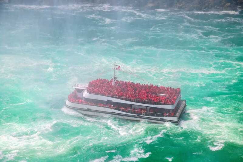 NYC: Niagara Falls, Toronto, Philadelphia & DC 5-Day Tour - Guides, languages, and the pace on the bus