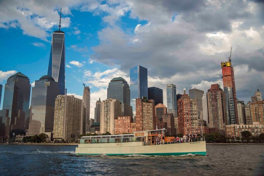 NYC: Night Holiday Lights and Cocoa Cruise - Who gets the most from this 90-minute sailing