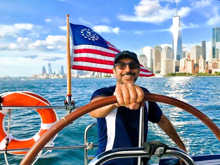 NYC: Private Champagne Sail to the Statue of Liberty - Governors Island and the return view of Manhattan