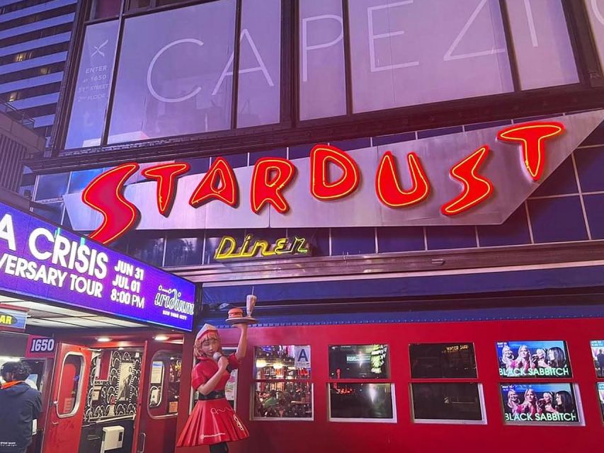 NYC: Private Home Alone 2 Stretch Limousine Tour with Pizza - A movie-themed way to see Midtown