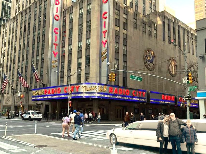 NYC: Private Home Alone 2 Stretch Limousine Tour with Pizza - The Empire State Building and Kevin’s New York