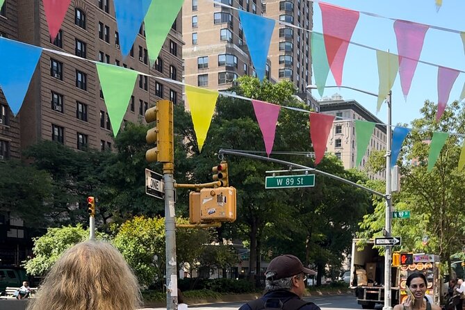 NYC Private Walking Tour: Local Insights, History & Food - Paying $475 for a private group