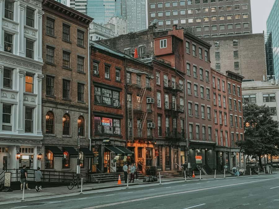 NYC Private Walking Tour with Professional Guide - Stories, questions, and useful local help