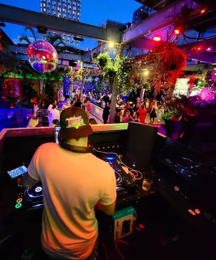 NYC Pub Crawl and Rooftop Clubbing Experience - Starting near Bowery and East Houston