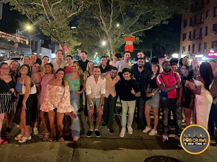 NYC Pub Crawl Experience - Games, live music, DJs, and dancing
