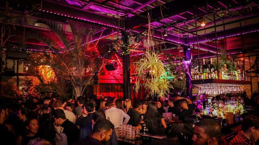 NYC Pub Crawl Experience - Free shots and drink deals: what the $18 covers