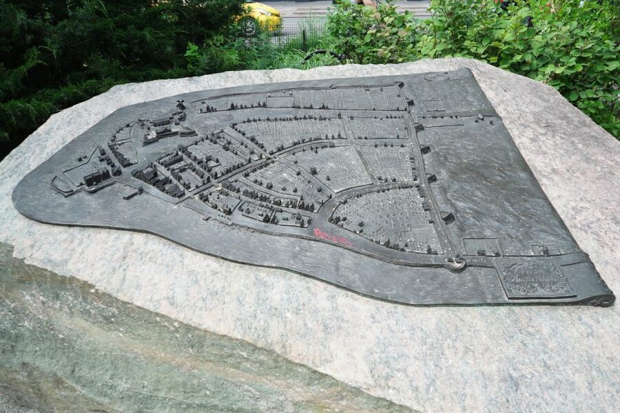 NYC: Remnants of Dutch New Amsterdam Guided Walking Tour - Starting at Bowling Green and the American Indian Museum