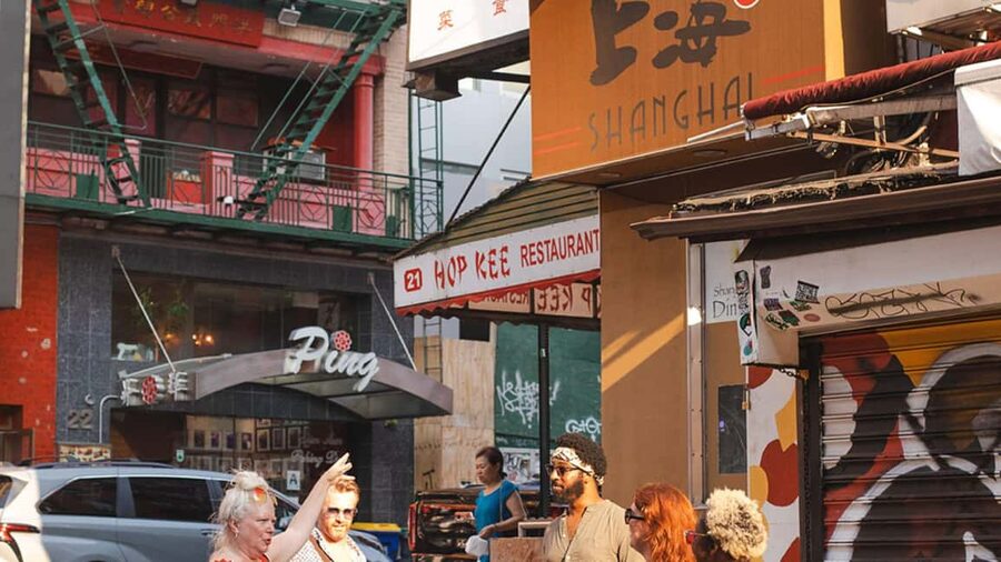 NYC's Chinatown & Little Italy Food Tour (4 Food Tastings) - Mei Lai Wah and Chinatown’s baked-bun tradition