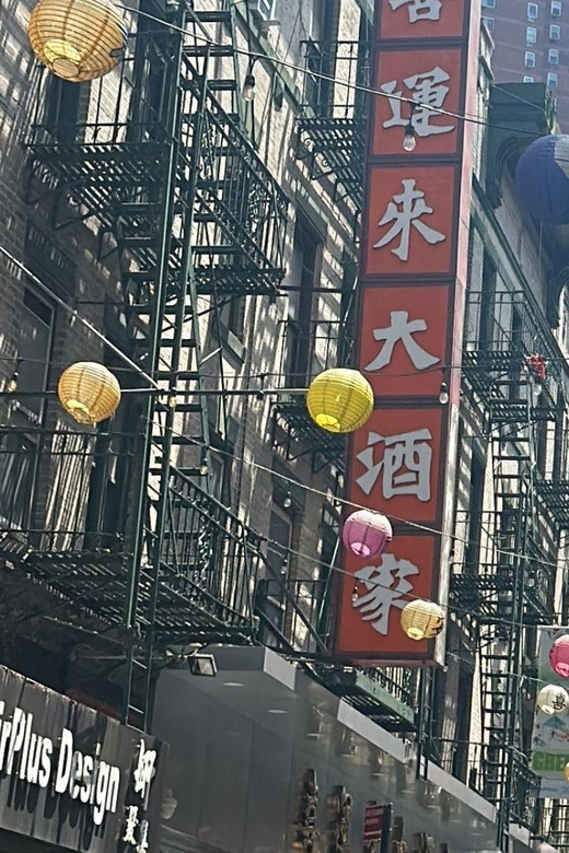 NYC's Chinatown & Little Italy Food Tour (4 Food Tastings) - Doyers Street, murals, and the neighborhood’s rougher past