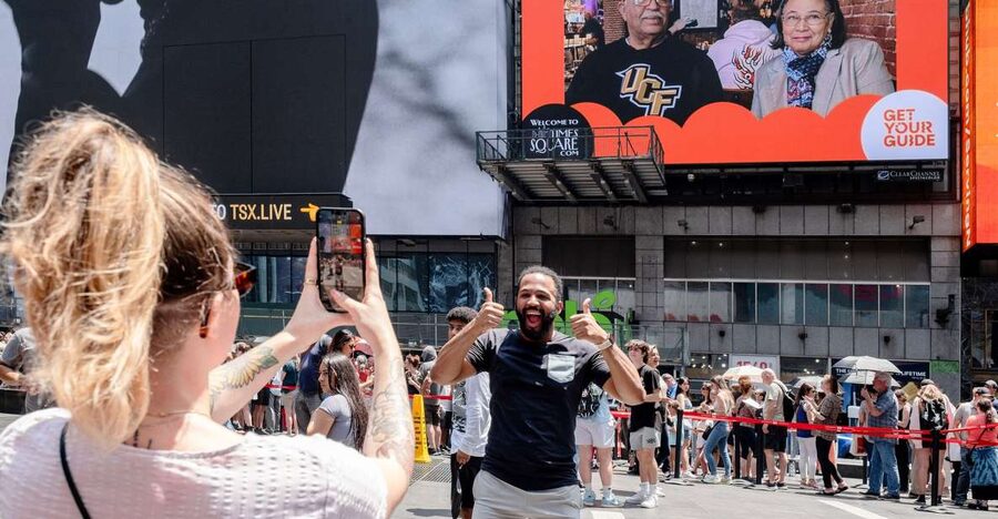 NYC: See Yourself on a Times Square Billboard for 24 Hours - Booking Timing and Small Details That Matter