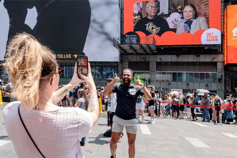 NYC: See Yourself on a Times Square Billboard for 24 Hours - How the 24-Hour Display Works