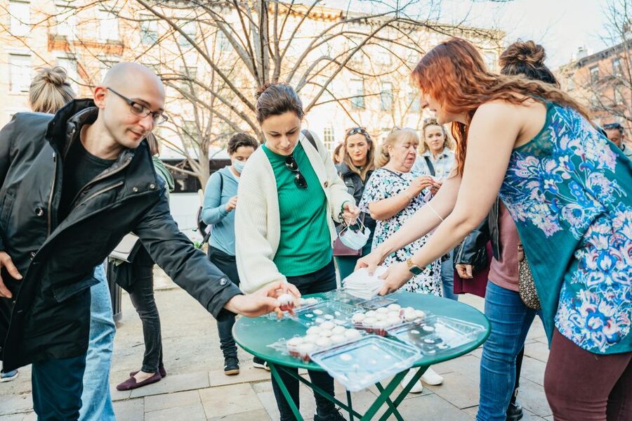 NYC: Sex and the City Hotspots Bus Tour (On Location Tours) - Key points to know before booking