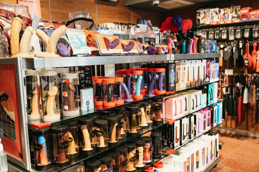 NYC: Sex and the City Hotspots Bus Tour (On Location Tours) - From Bergdorf Goodman to Carrie’s Manhattan