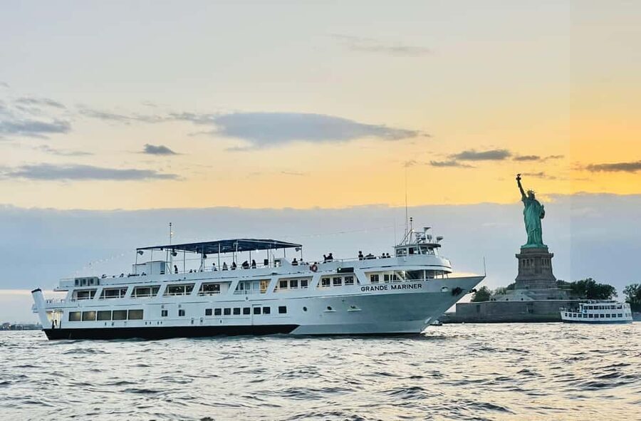 NYC: Sightseeing Harbor Cruise on the Grande Mariner - From Pier 36 to the Brooklyn Bridge